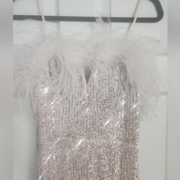 Size 5 soft pink sequined long formal dress - Picture 2 of 7